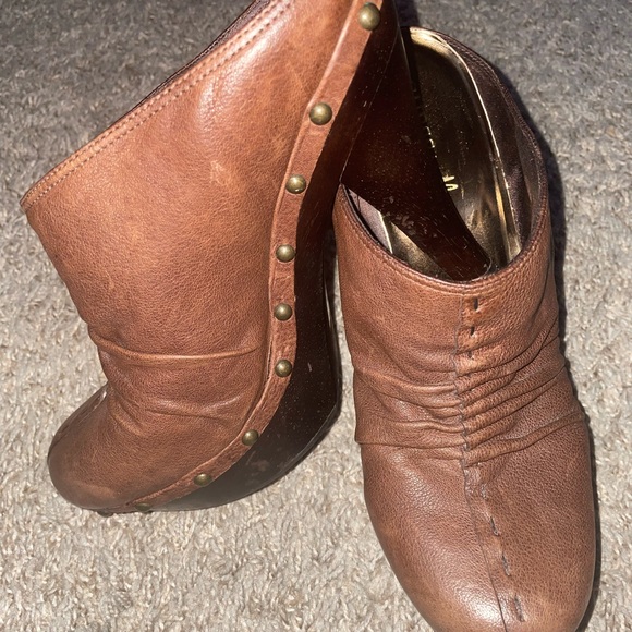 Guess distressed leather wooden clog heels - Picture 8 of 11